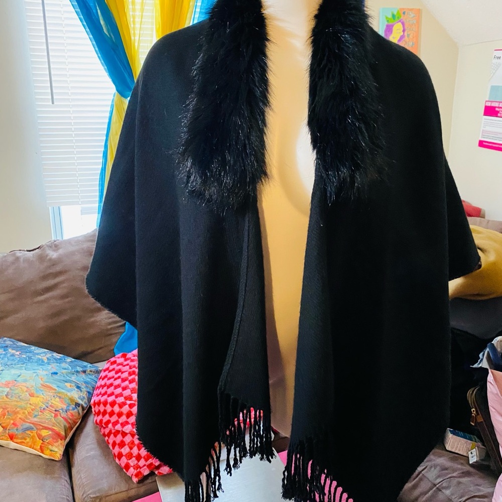 Michael Kors Black Shawl with Faux Fur Collar - Picture 3 of 4